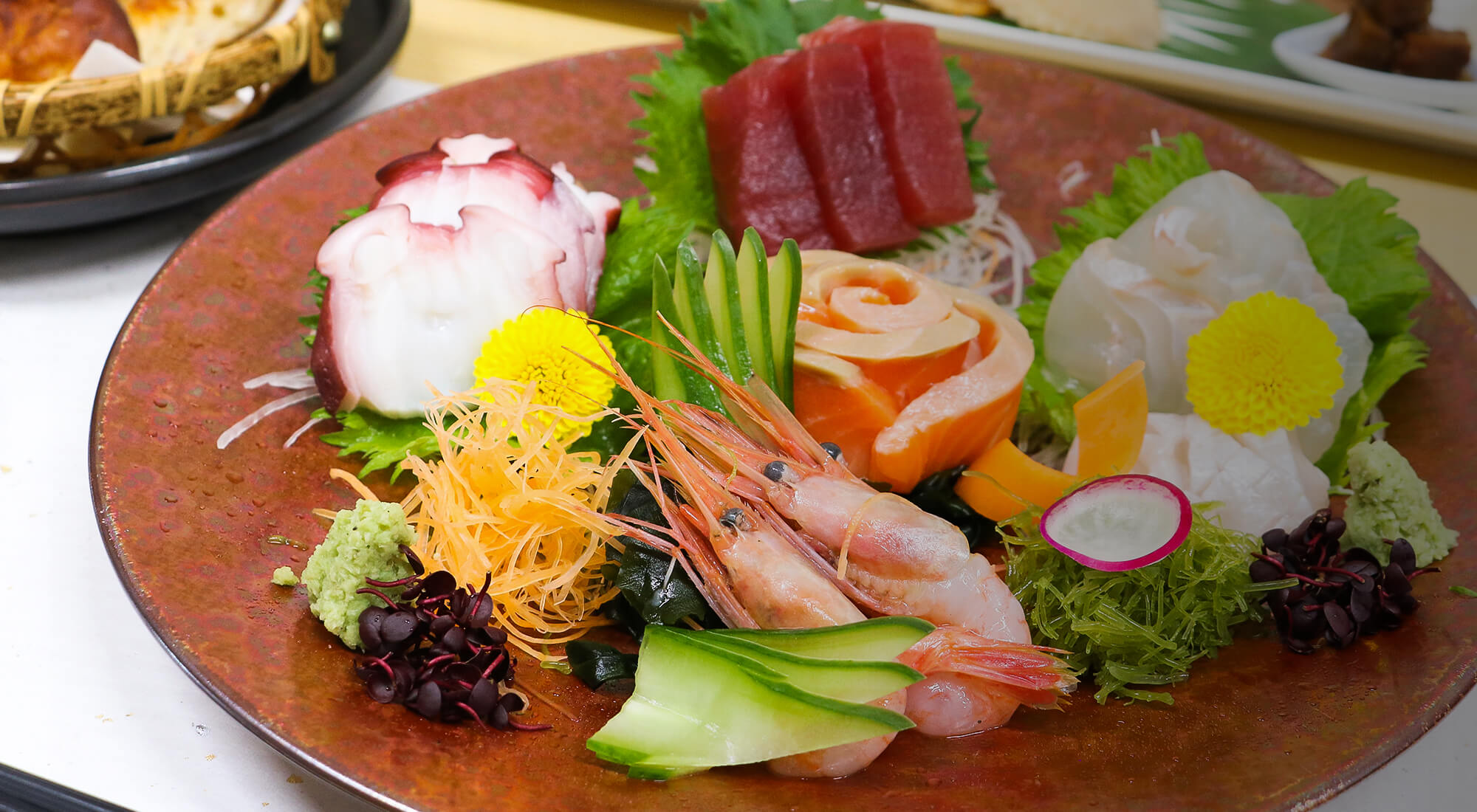 口料理さんぺい ディナー　17:00～21：00（L.O.20：00） ランチ　11：30～14：00（金,土,日のみ） 定休日：月曜日 旬を味わうお料理と真心でおもてなし くつろぎのひと時を・・・